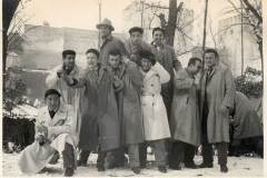 Un-grupo-de-companeros-Promocion-1953-196-en-la-Alhambra-un-dia-que-por-algun-motivo-se-suspendieron-las-clases.